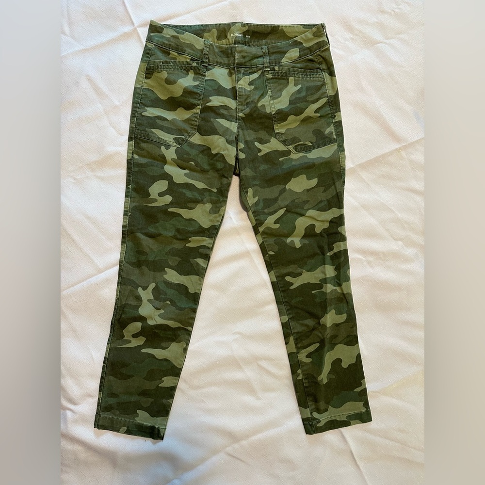 Old Navy Army Green Cropped Pants